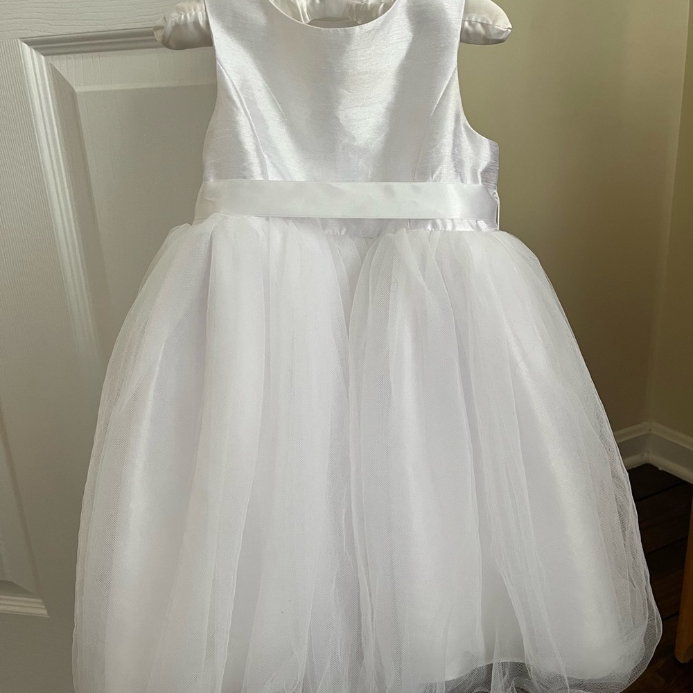 Elegant White Sleeveless Dress David’s Bridal Flowergirl dress. Only worn once!